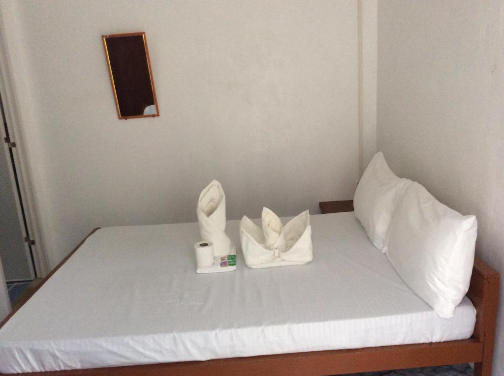 Postel nebo postele na pokoji v ubytování Bucana beachfront guesthouse