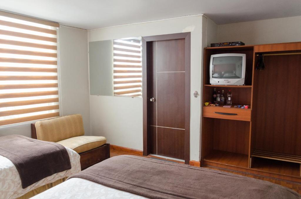 TV a/nebo společenská místnost v ubytování Hotel El Altar
