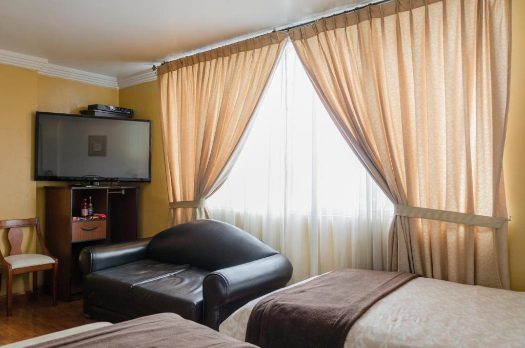 TV a/nebo společenská místnost v ubytování Hotel El Altar