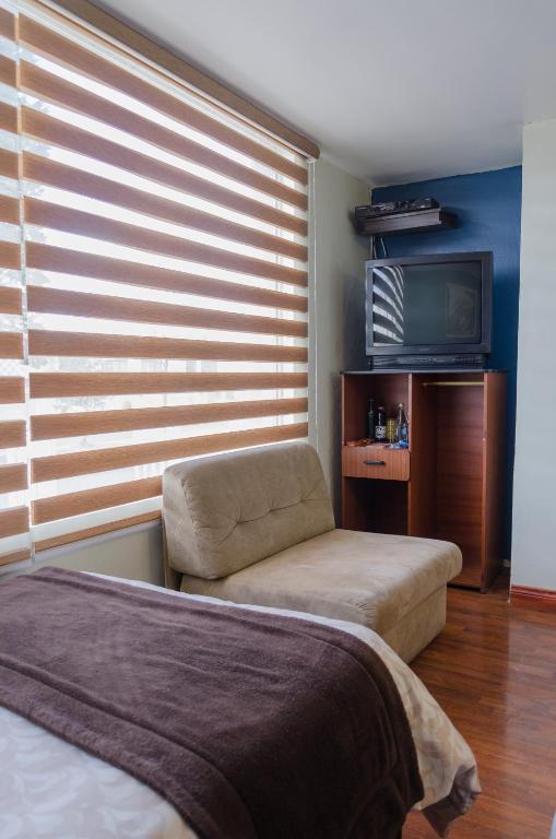 TV a/nebo společenská místnost v ubytování Hotel El Altar