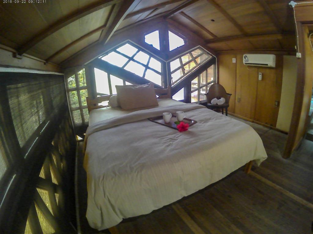 Postel nebo postele na pokoji v ubytování Karang Aji Beach Villa