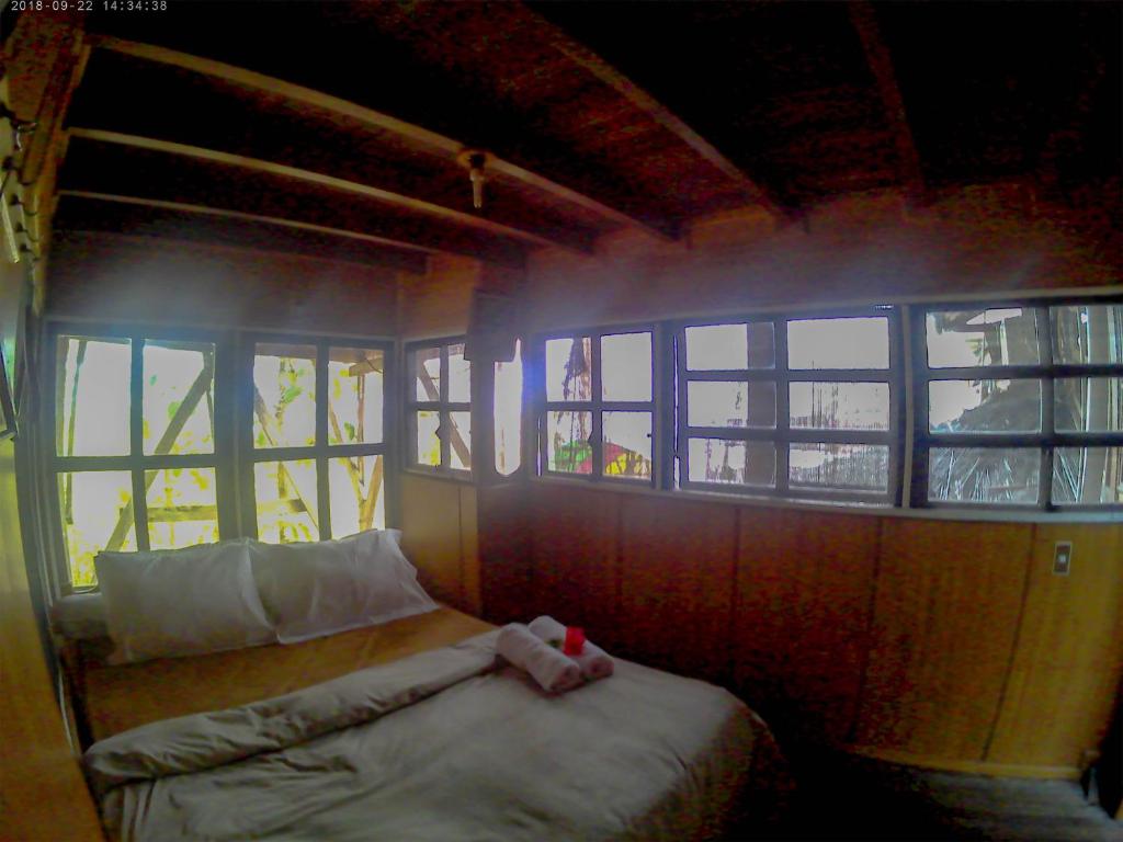 Postel nebo postele na pokoji v ubytování Karang Aji Beach Villa