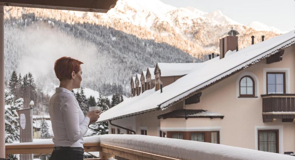 Nespecifikovaný výhled na hory nebo výhled na hory při pohledu z hotelu