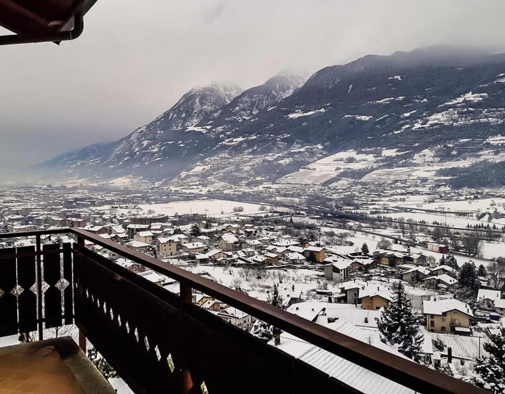 Nespecifikovaný výhled na hory nebo výhled na hory při pohledu z hotelu