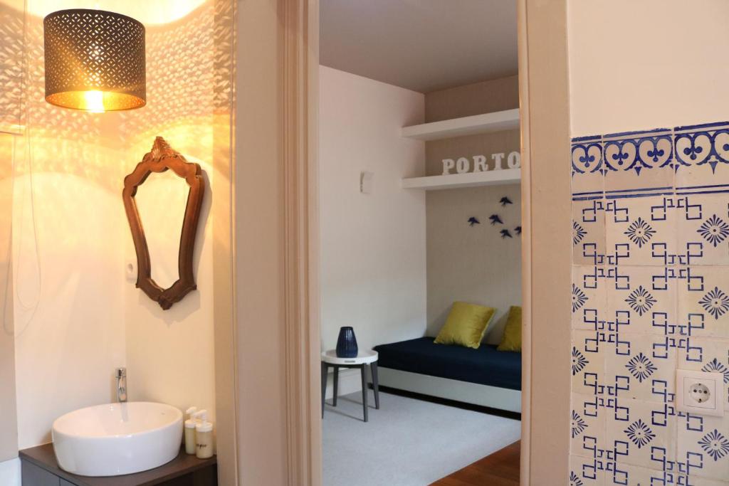 Santo da Casa / Sc apartments - 7