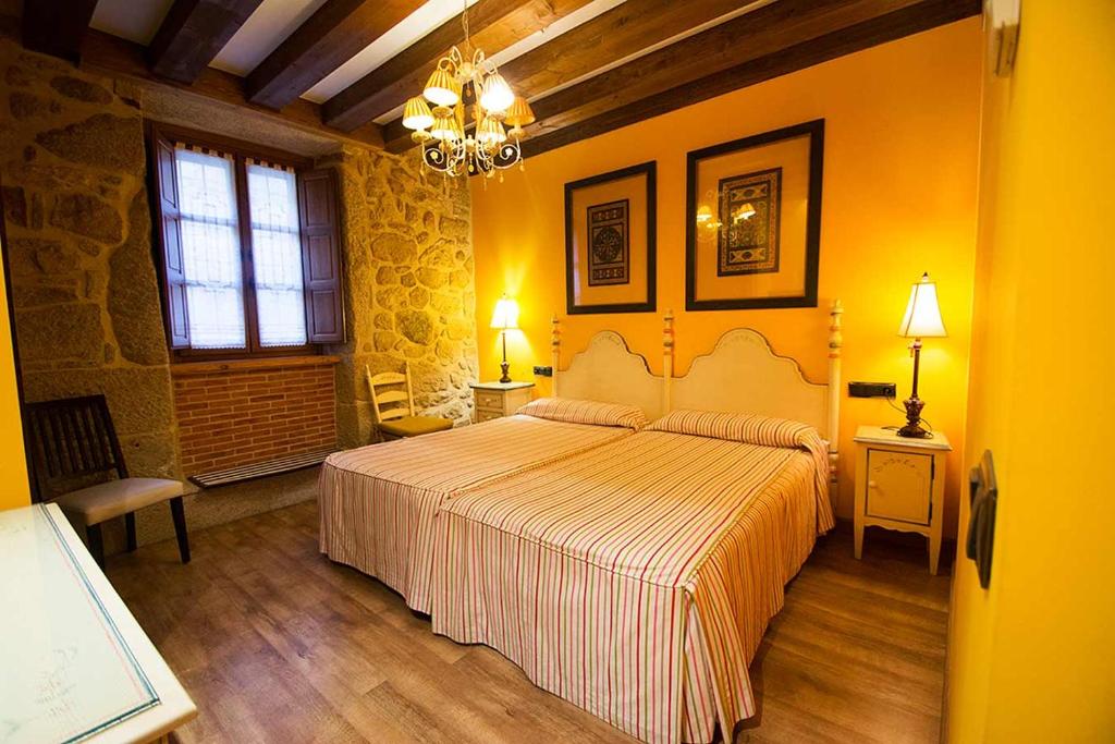 Postel nebo postele na pokoji v ubytování Posada Doña Urraca
