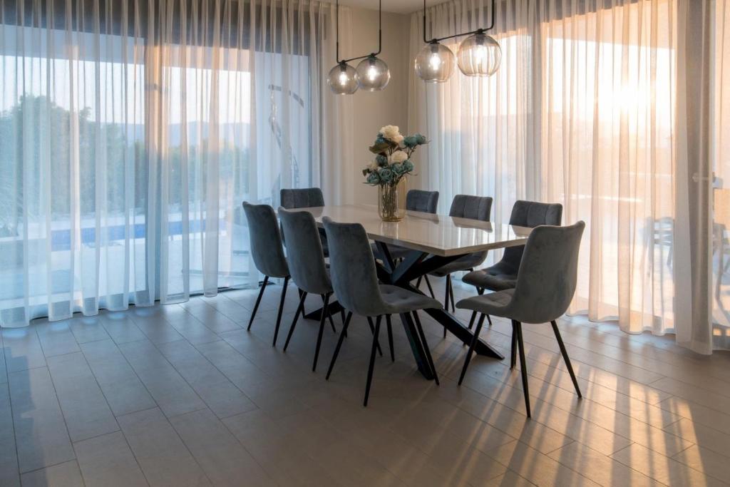 Fotografia z galérie ubytovania Luxury Villa Viktorija v destinácii Krk