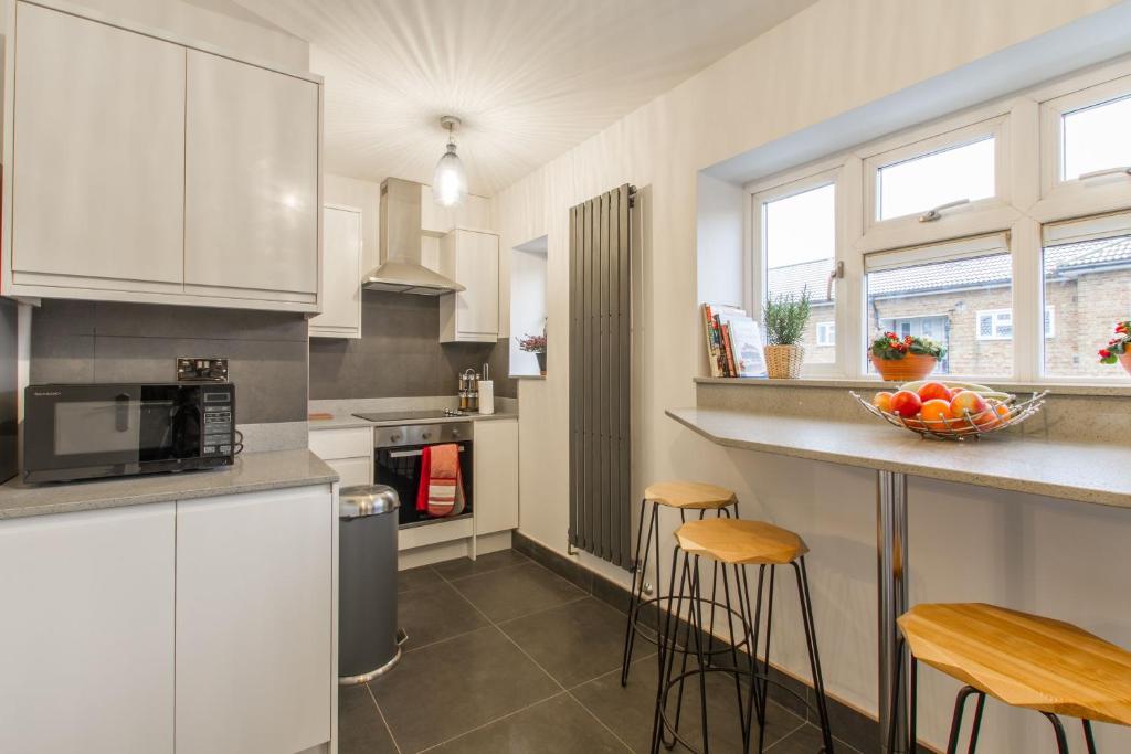 Kuchyň nebo kuchyňský kout v ubytování Luxury London Apartment