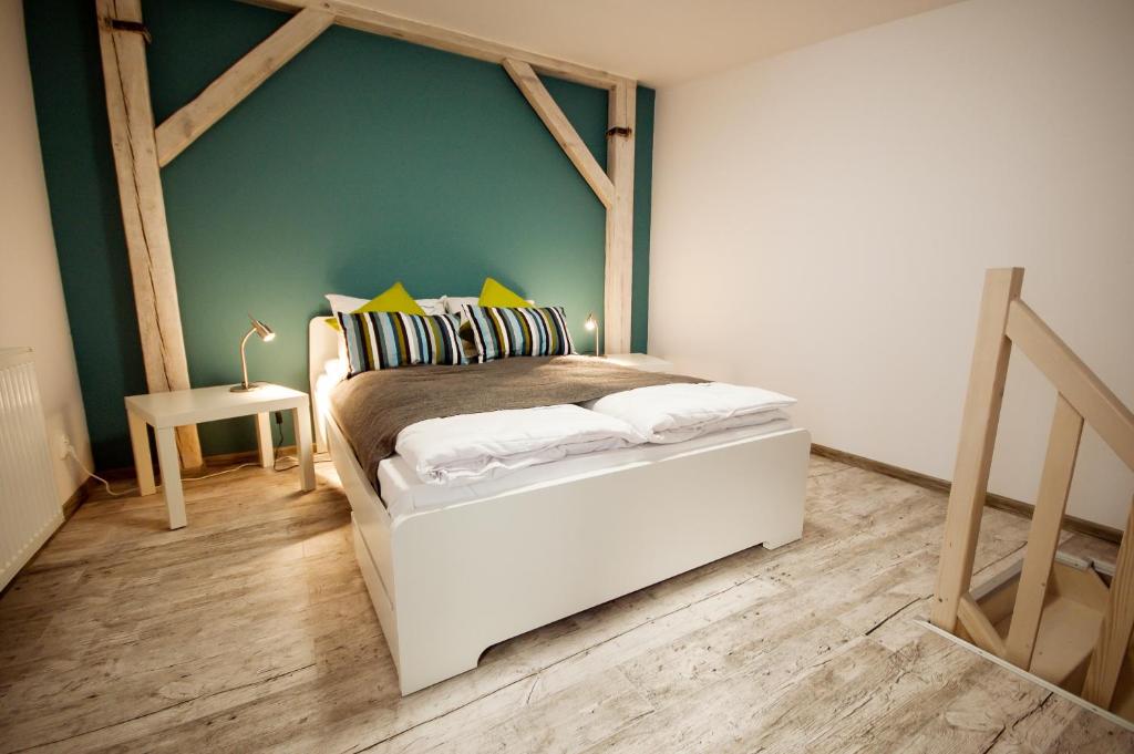 a bedroom with a bed and a green wall at Dream Team Pomorska in Bydgoszcz