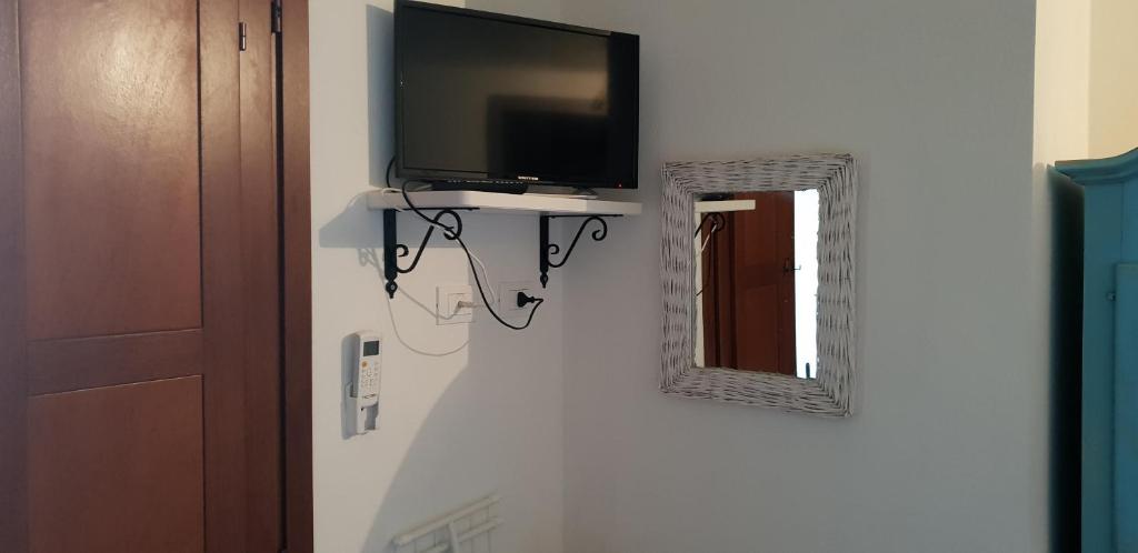 TV a/nebo společenská místnost v ubytování S'apposenteddu Affittacamere del Ristorante da Stefano