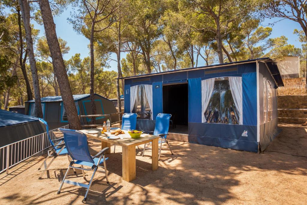 Super Lodgetent Cala Gogo, Calonge, Spain - Booking.com