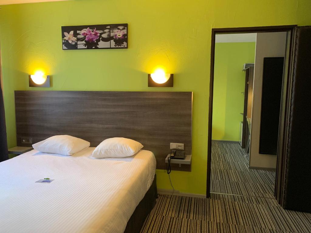 Postel nebo postele na pokoji v ubytování Hôtel Bagatelle