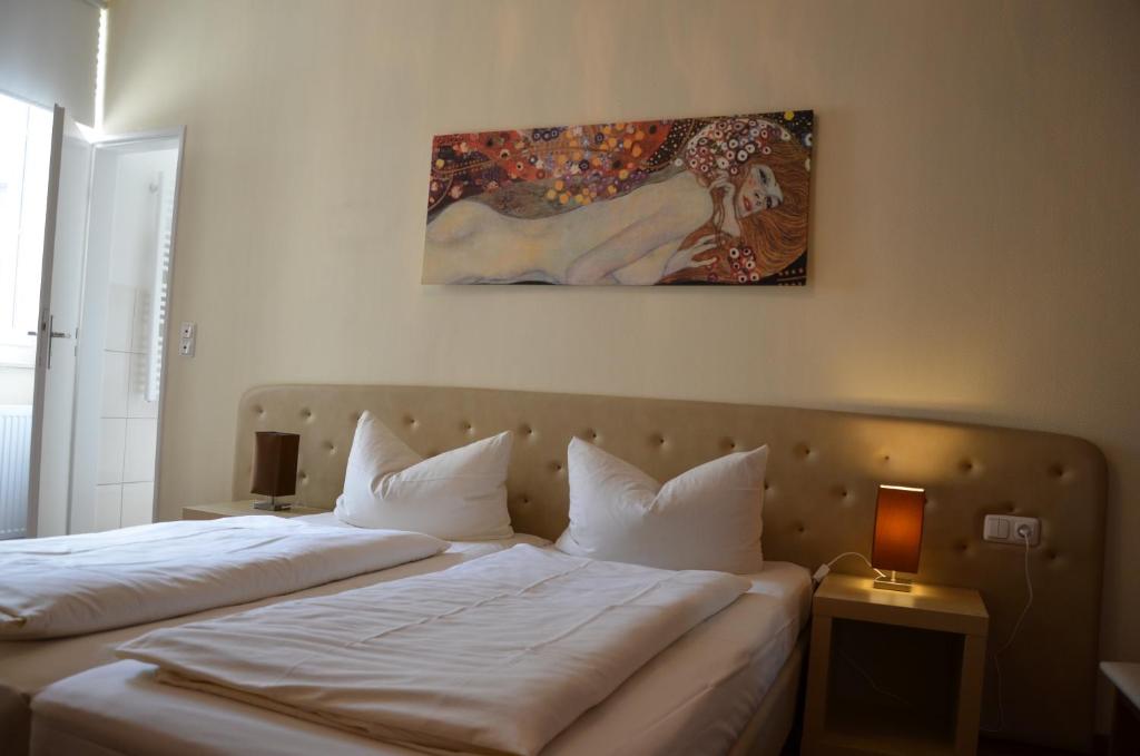 Postel nebo postele na pokoji v ubytování Hotel Rheinstein