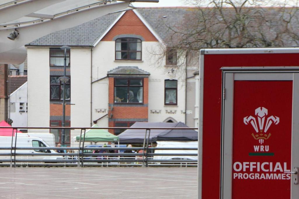 3 Fitzhamon Embankment APARTMENTS opposite Principality Stadium - LONG STAY OFFER - Housity