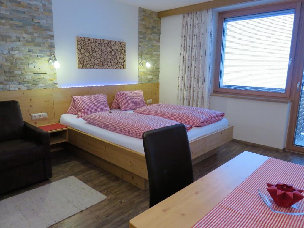 Postel nebo postele na pokoji v ubytování Gästehaus Zedlacherhof