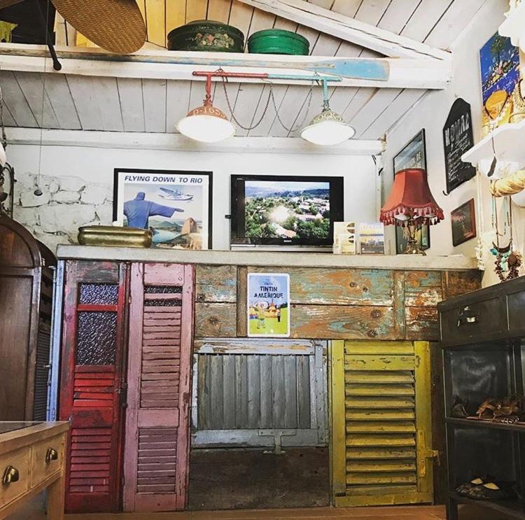 A television and/or entertainment centre at Pavezzo Country Retreat