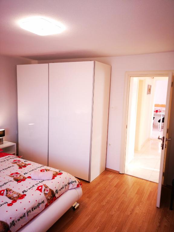 Postel nebo postele na pokoji v ubytování Apartman "Sabine red" with heated pool