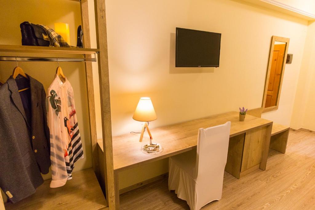 TV a/nebo společenská místnost v ubytování Hotel Baron