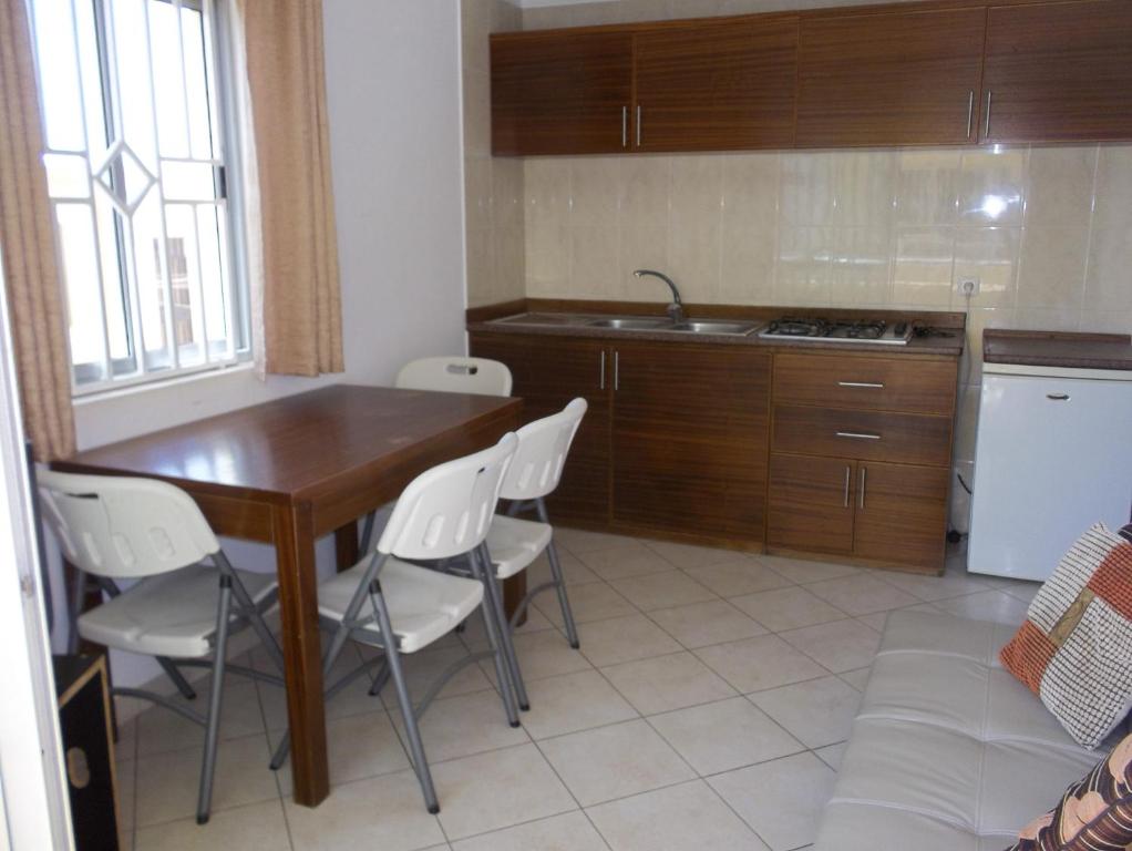 Kuchyň nebo kuchyňský kout v ubytování Basic Hotel