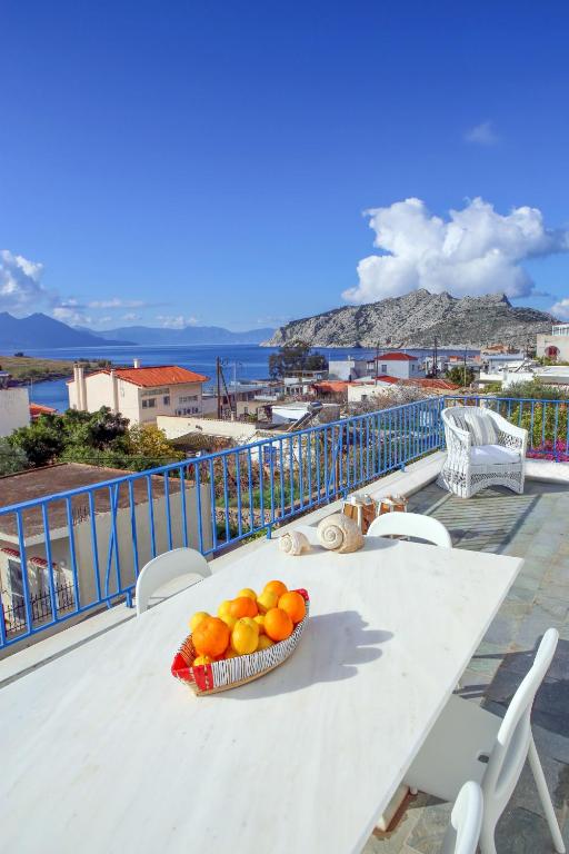 Aeginia 1- Breathtaking sea view house in Perdika - Maison De Trois Chambres