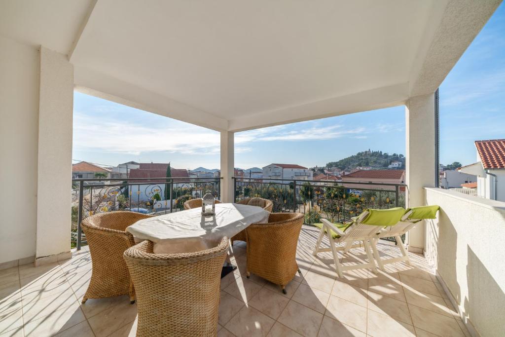 Perla Alba Apartments - Apartment With Terrace