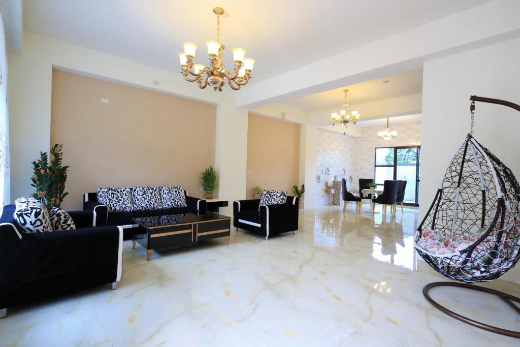 a lobby with couches and a chandelier at 花蓮漫漫時光電梯包棟民宿 in Hualien City