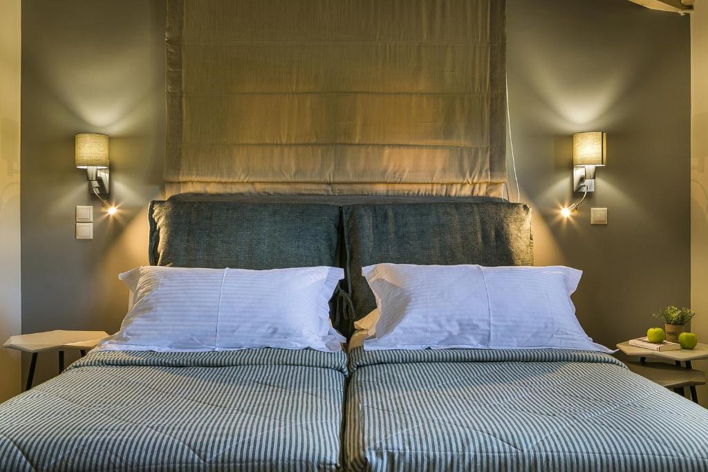 A bed or beds in a room at Brand New Skala Beach Apartment- Pieno Di Luce