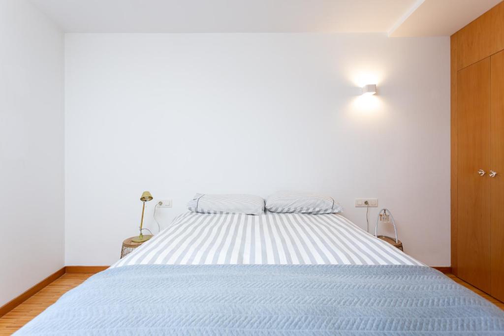 A bed or beds in a room at Home2Book Design Santa Úrsula Pool & Wifi