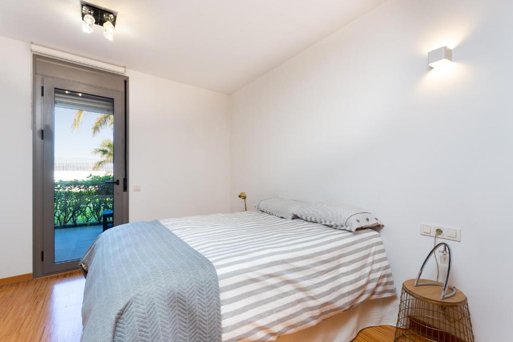 A bed or beds in a room at Home2Book Design Santa Úrsula Pool & Wifi