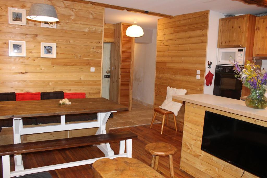 Kuchyň nebo kuchyňský kout v ubytování appartement style chalet centre Barcelonnette