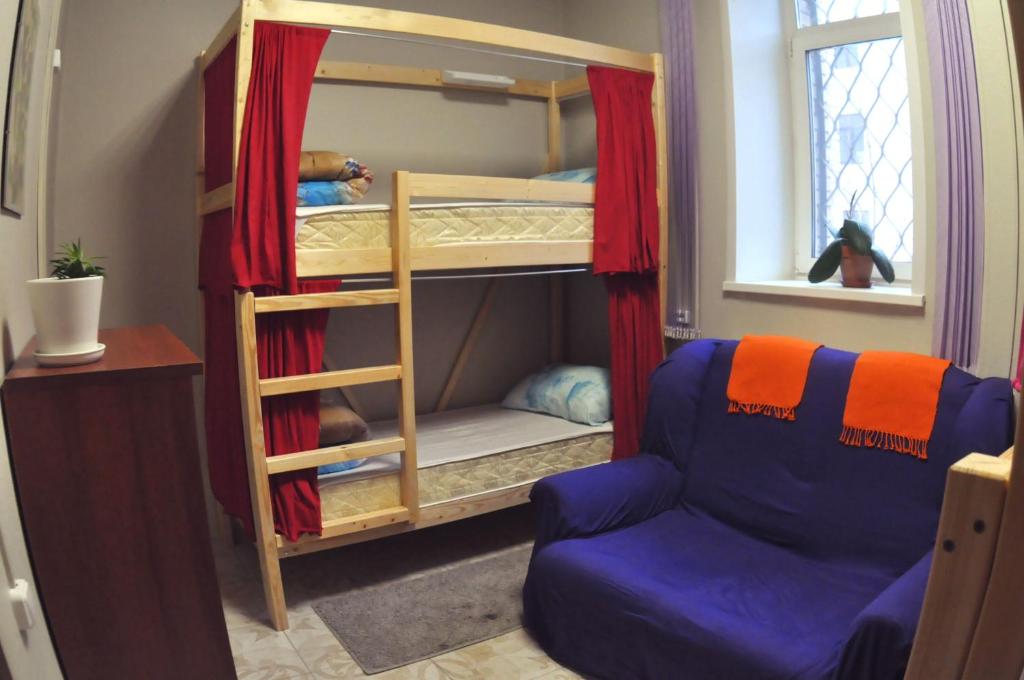 Двухъярусная кровать или двухъярусные кровати в номере Хостелы Рус - Измайлово