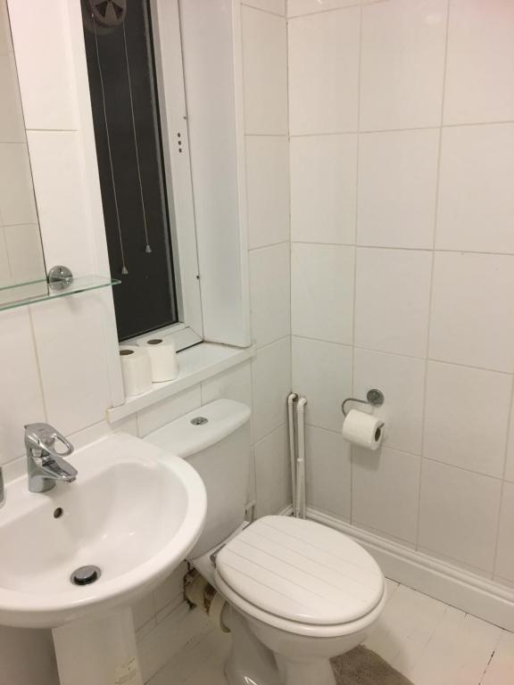 Circle Guest House Bed Only - Single Room With Shower