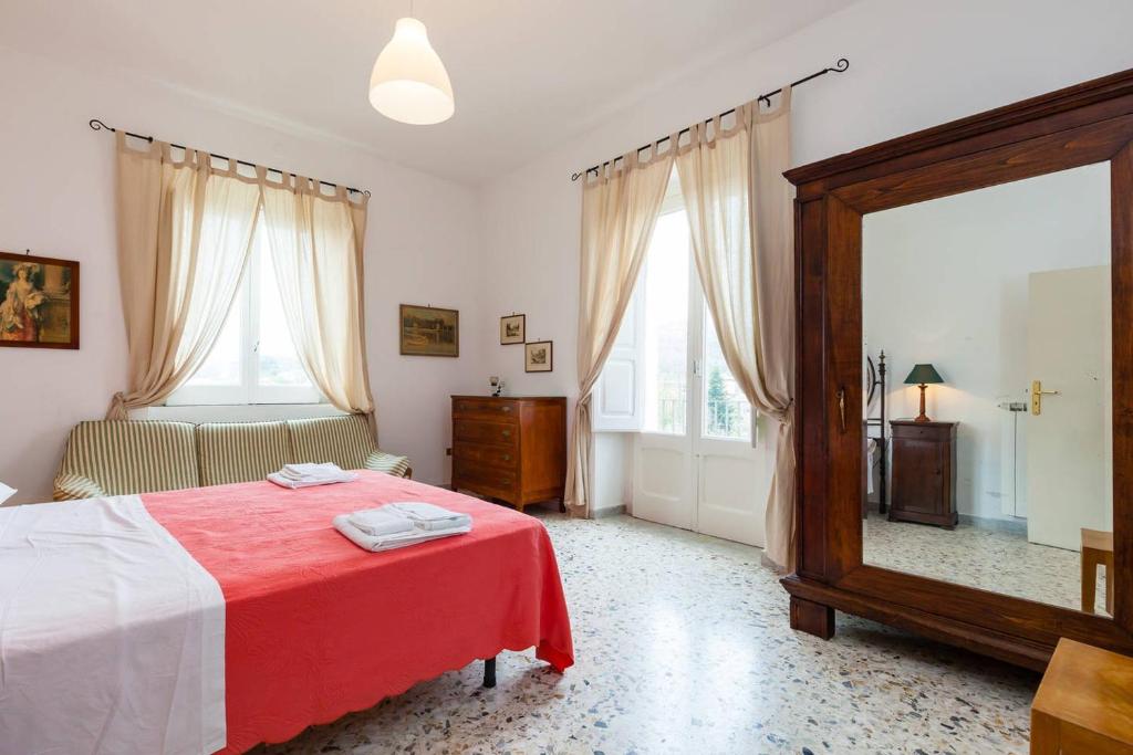 Imagen de la galería de Casa De Luca - appartamento con 3 camere 2 bagni e cucina in centro a Ceraso - fino ad 8 persone, en Ceraso