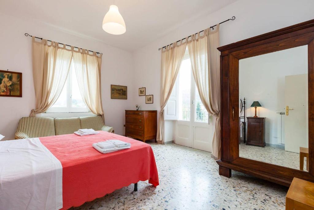 Ένα ή περισσότερα κρεβάτια σε δωμάτιο στο Casa De Luca - appartamento con 3 camere 2 bagni e cucina in centro a Ceraso - fino ad 8 persone