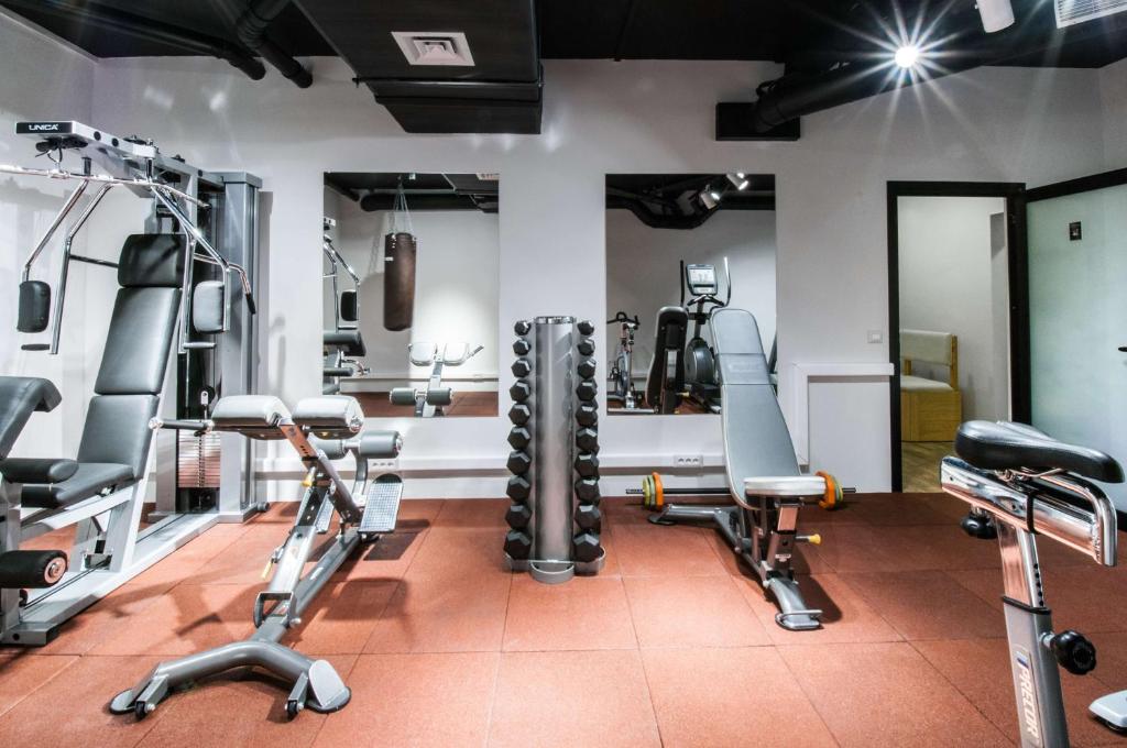Fitness centrum a/nebo fitness zařízení v ubytování Best Western Premier Natalija Residence