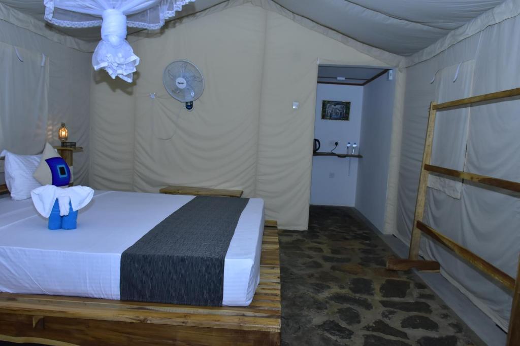 Postel nebo postele na pokoji v ubytování Jungle View River Camping