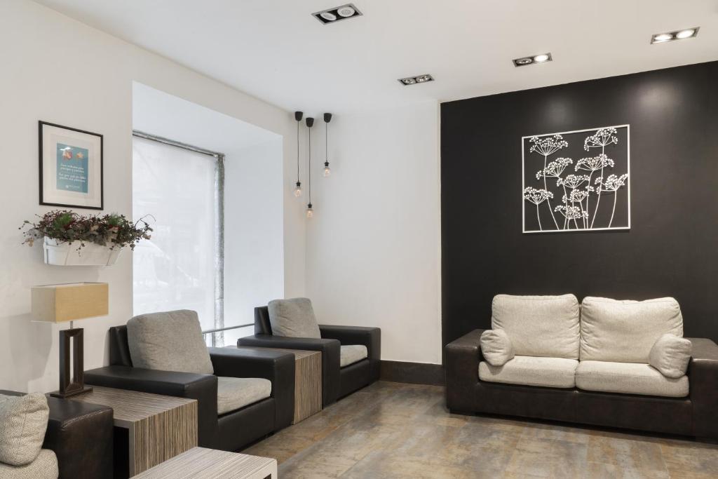 Petit Palace Tres Cruces - Resim 31