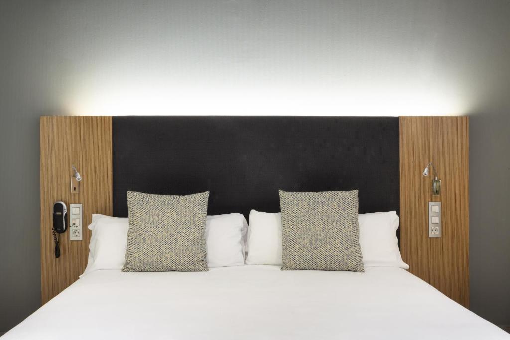 Petit Palace Tres Cruces - Resim 23