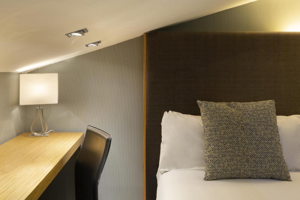 Petit Palace Tres Cruces - Resim 22