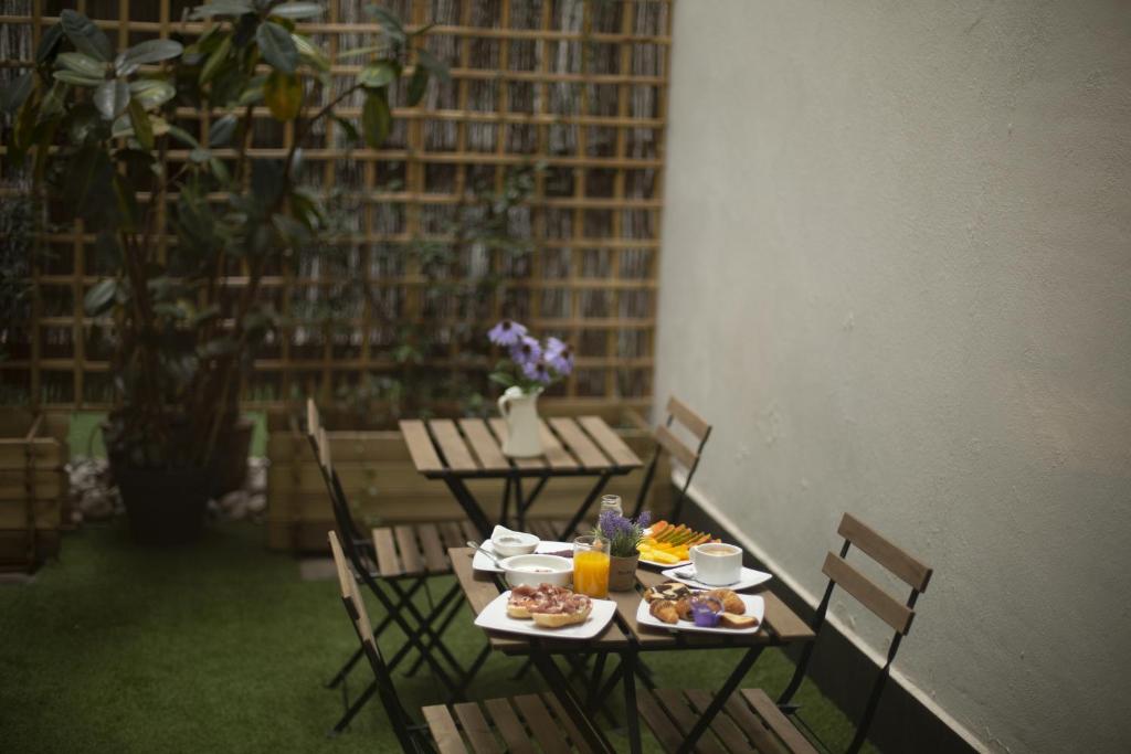 Petit Palace Tres Cruces - Resim 25