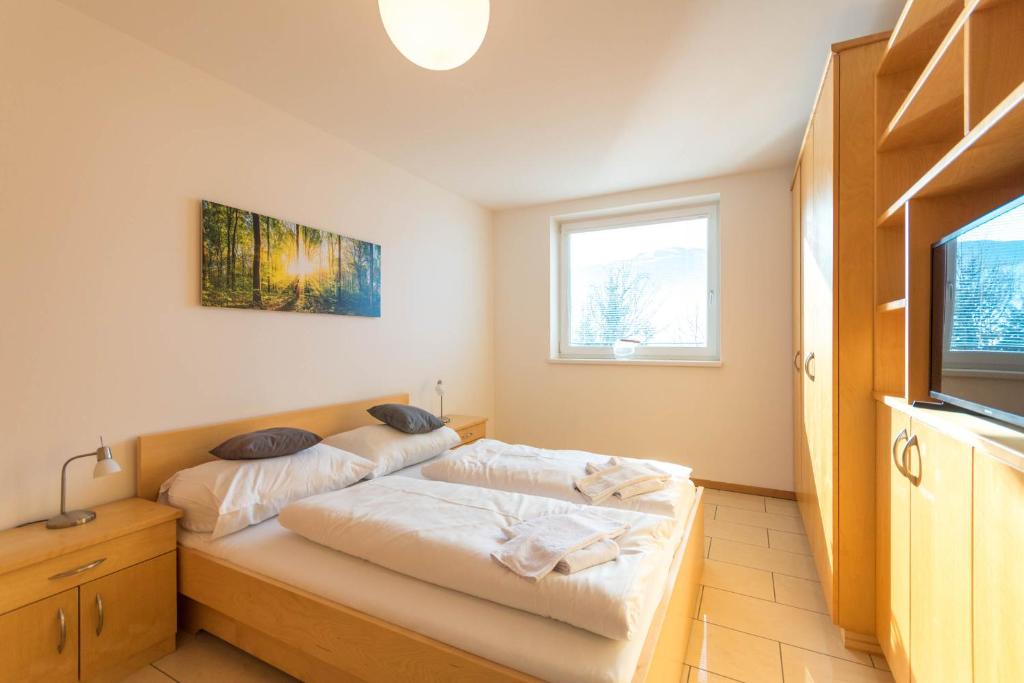 Posteľ alebo postele v izbe v ubytovaní Ski-n-Lake - The Alps View Apartment