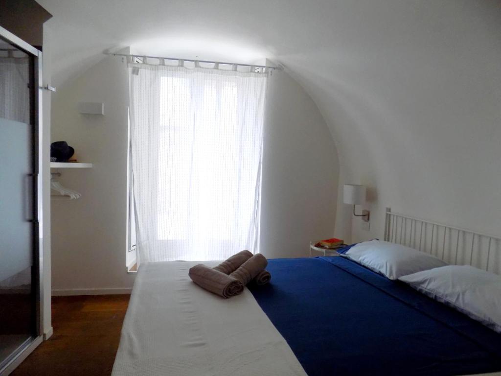 A bed or beds in a room at San Gregorio House