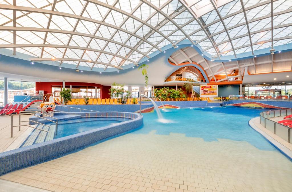 Bassein majutusasutuses H2O Hotel-Therme-Resort, für Familien mit Kindern või selle lähedal