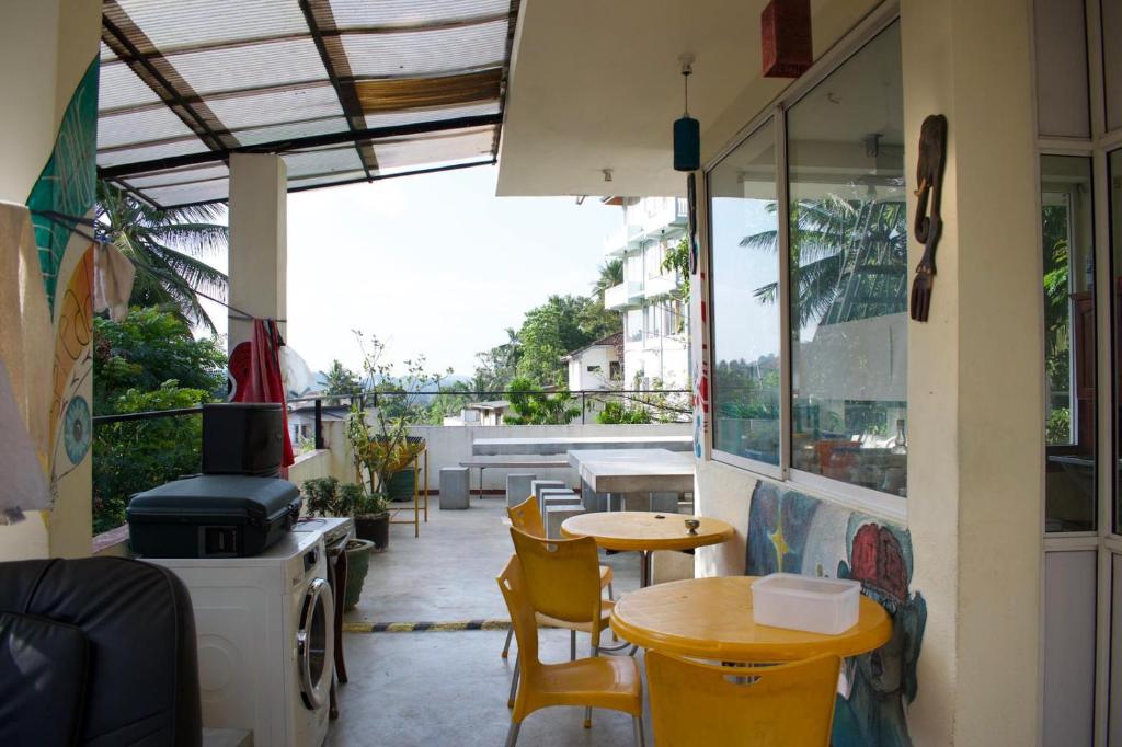 Posezení v ubytování Kandy Backpackers Hostel