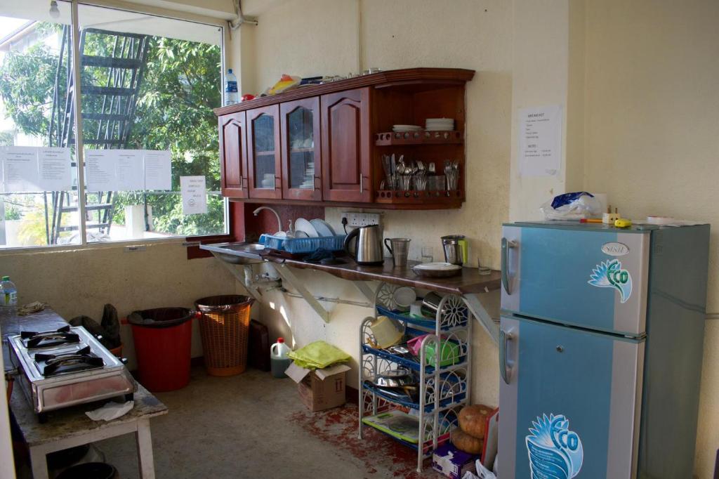 Kuchyň nebo kuchyňský kout v ubytování Kandy Backpackers Hostel