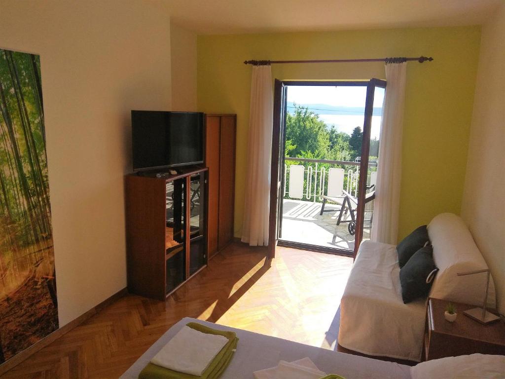 Telewizja i/lub zestaw kina domowego w obiekcie Apartments Martina