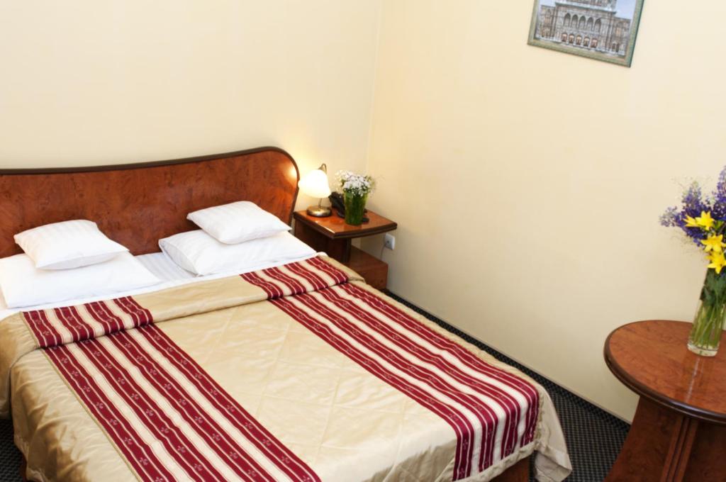 Postel nebo postele na pokoji v ubytování Wien Hotel