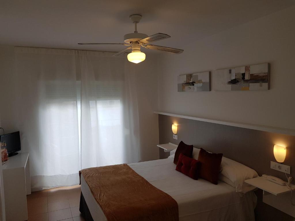 Postel nebo postele na pokoji v ubytování Campomar Playa