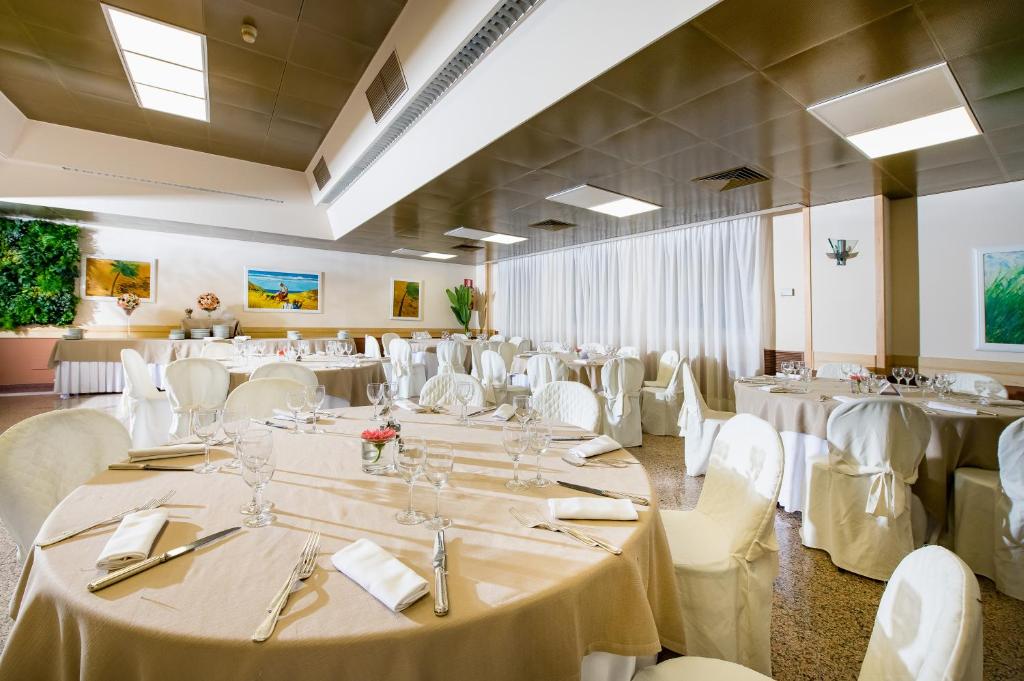Restaurant o un lloc per menjar a Astoria Palace Hotel