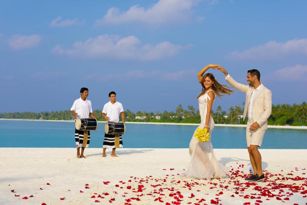 Hosté ubytování Kandima Maldives - 50 Percent Off on Return Domestic Flight Transfers on stays 4 nights or more between 01 Apr & 10 Oct 2025